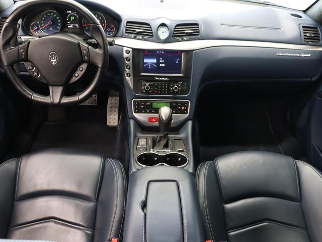 グラントゥーリズモ ベースグレード　紺革　ヒーター　ヘッドライニングアルカンタラ　ＳＤナビ　Ｂカメラ　ＰＴＳ　ＥＴＣ　クルコン　グレーシートベルト　ビアンコシートステッチ　純正２０インチＡＷ（ＭＣマットグラファイト）　２年保証（2枚目）