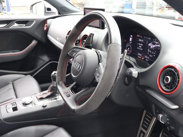 ＲＳ３スポーツバック ベースグレード　ＲＳデザインＰＫＧ　ＡＤＶキー　Ａｕｄｉマグネティックライド　マトリクスＬＥＤライト　　黒革　純正ＭＭＩナビ　Ｂａｎｇ＆Ｏｌｕｆｓｅｎ　Ｂカメラ　アルミニウムスタイリングＰＫＧ　純正１９ＡＷ　２年保証（6枚目）