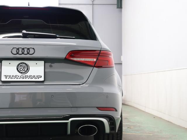 ＲＳ３スポーツバック ベースグレード　ＲＳデザインＰＫＧ　ＡＤＶキー　Ａｕｄｉマグネティックライド　マトリクスＬＥＤライト　　黒革　純正ＭＭＩナビ　Ｂａｎｇ＆Ｏｌｕｆｓｅｎ　Ｂカメラ　アルミニウムスタイリングＰＫＧ　純正１９ＡＷ　２年保証（34枚目）