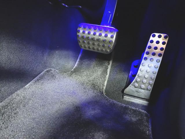 Cクラス C220 d アバンギャルド リアアクスルステアリング AMGライン ベーシックパッケージ Bluetooth接続 ETC LEDヘッドライト TV アイドリングストップ クルーズコントロール コネクテッド機能 サイドカメラ シートヒーター トランクスルー(9枚目)