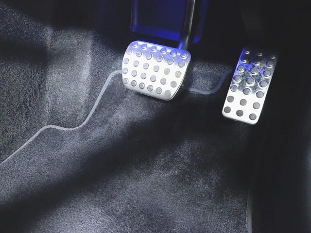 GLB GLB200 d 4マチック AMGラインパッケージ 3列シート Bluetooth接続 ETC LEDヘッドライト TV アイドリングストップ クルーズコントロール コネクテッド機能 サイドカメラ シートヒーター トランクスルー ナビ バックモニター(9枚目)