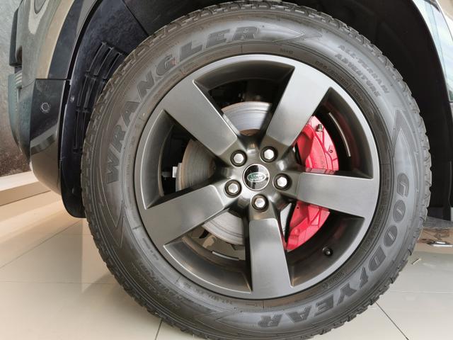ディフェンダー １１０Ｘ　Ｄ３００　ディーゼルターボ　４ＷＤ　エアサス　サンルーフ　ルーフラダー　ＯＰ２０ＡＷ１１．４タッチスクリーン　２０インチＳｔｙｌｅ　５０９８ダークグレイ　コールドクライメート（9枚目）