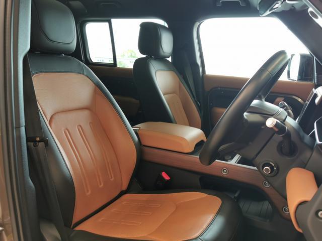 ディフェンダー １１０Ｘ　Ｄ３００　ディーゼルターボ　４ＷＤ　エアサス　サンルーフ　ルーフラダー　ＯＰ２０ＡＷ１１．４タッチスクリーン　２０インチＳｔｙｌｅ　５０９８ダークグレイ　コールドクライメート（19枚目）