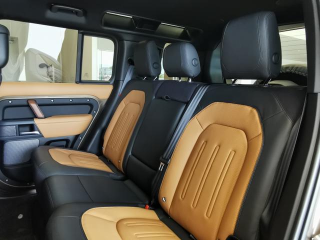 ディフェンダー １１０Ｘ　Ｄ３００　ディーゼルターボ　４ＷＤ　エアサス　サンルーフ　ルーフラダー　ＯＰ２０ＡＷ１１．４タッチスクリーン　２０インチＳｔｙｌｅ　５０９８ダークグレイ　コールドクライメート（21枚目）