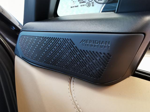 レンジローバー オートバイオグラフィー　１オーナー　２５年モデル　電動サイドステップ　禁煙車　スライディングパノラミックルーフ　ブラックルーフ　２２インチＳｔｙｌｅ１０７３　　オールホイールステアリング　（ヒーター＆クーラー、マッサージ）（5枚目）