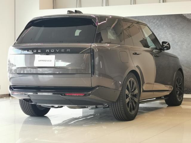 レンジローバー オートバイオグラフィー　１オーナー　２５年モデル　電動サイドステップ　禁煙車　スライディングパノラミックルーフ　ブラックルーフ　２２インチＳｔｙｌｅ１０７３　　オールホイールステアリング　（ヒーター＆クーラー、マッサージ）（25枚目）