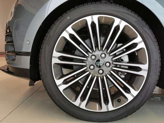 レンジローバーヴェラール 　電子制御エアサスペンション　２２ｉｎｃアルミ　禁煙車スライディングパノラミックルーフ　ブラックコントラストルーフ　Ｍｅｒｉｄｉａｎ　ＡＣＣ（5枚目）
