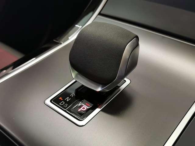 レンジローバーヴェラール 　電子制御エアサスペンション　２２ｉｎｃアルミ　禁煙車スライディングパノラミックルーフ　ブラックコントラストルーフ　Ｍｅｒｉｄｉａｎ　ＡＣＣ（19枚目）