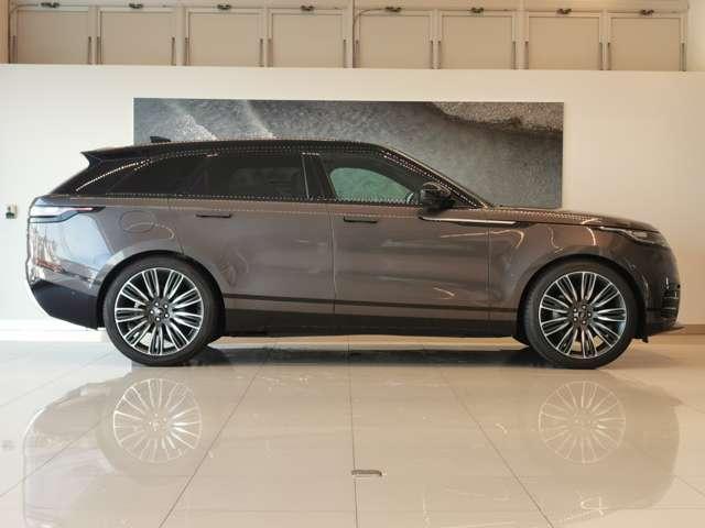 レンジローバーヴェラール 　５６台限定車　１オーナー　サンルーフ　エアサスペンション　２２インチスタイル９００７アロイホイール（サテンライトシルバーコントラストダイヤモンドターンドフィニッシュ）　ヒーター＆クーラーシート（30枚目）