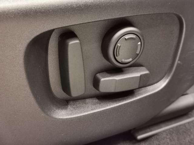 レンジローバーイヴォーク 　１オーナー　カルパチアングレー　ヒーター付きフロントシート　禁煙車　アダプティブクルーズコントロール　レーンキープアシスト　ステアリングホイールヒーター　インタラクティブドライバーディスプレイ（4枚目）