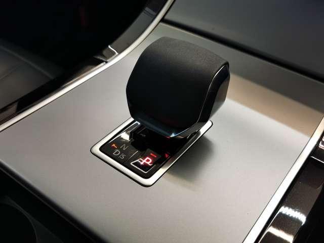 レンジローバーイヴォーク 　１オーナー　カルパチアングレー　ヒーター付きフロントシート　禁煙車　アダプティブクルーズコントロール　レーンキープアシスト　ステアリングホイールヒーター　インタラクティブドライバーディスプレイ（12枚目）