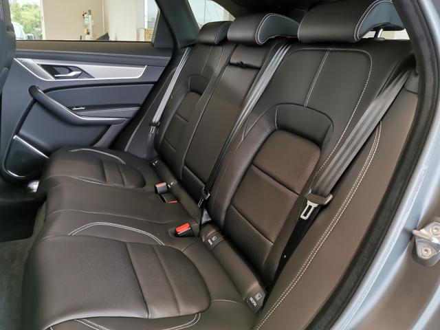 Fペイス R-ダイナミック SE P250 4WD 禁煙車 サンルーフ コールドクライメートパック リアシートリモートリリースレバー プライバシーガラス(16枚目)