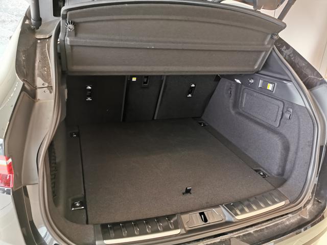 Fペイス R-ダイナミック SE P250 4WD 禁煙車 サンルーフ コールドクライメートパック リアシートリモートリリースレバー プライバシーガラス(17枚目)