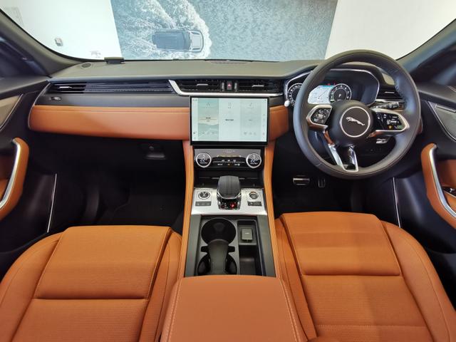 Fペイス R-ダイナミック SE P400e 4WD 禁煙車 スライディングパノラミックルーフ(9枚目)