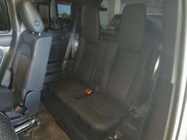 ディフェンダー １１０アーバナイト’２２　ディーゼルターボ　４ＷＤ　禁煙車　７人乗り　２２インチｓｔｙｌｅ５０９８　スライディングパノラミックルーフ（3枚目）