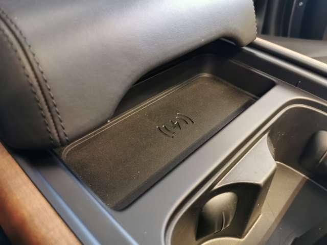 ディフェンダー １１０アーバナイト’２２　ディーゼルターボ　４ＷＤ　禁煙車　７人乗り　２２インチｓｔｙｌｅ５０９８　スライディングパノラミックルーフ（13枚目）