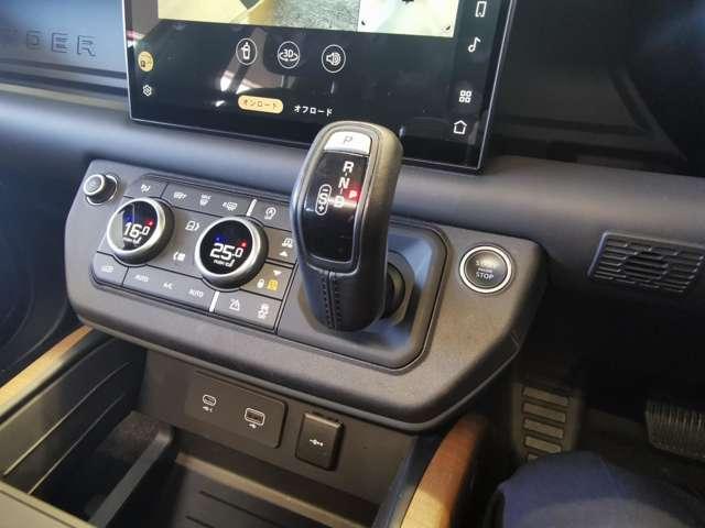 ディフェンダー １１０アーバナイト’２２　ディーゼルターボ　４ＷＤ　禁煙車　７人乗り　２２インチｓｔｙｌｅ５０９８　スライディングパノラミックルーフ（17枚目）