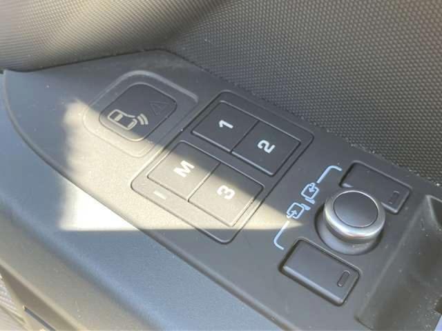 ディフェンダー １１０アーバナイト’２２　ディーゼルターボ　４ＷＤ　禁煙車　７人乗り　２２インチｓｔｙｌｅ５０９８　スライディングパノラミックルーフ（22枚目）