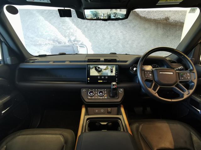 ディフェンダー １１０アーバナイト’２２　ディーゼルターボ　４ＷＤ　禁煙車　７人乗り　２２インチｓｔｙｌｅ５０９８　スライディングパノラミックルーフ（24枚目）