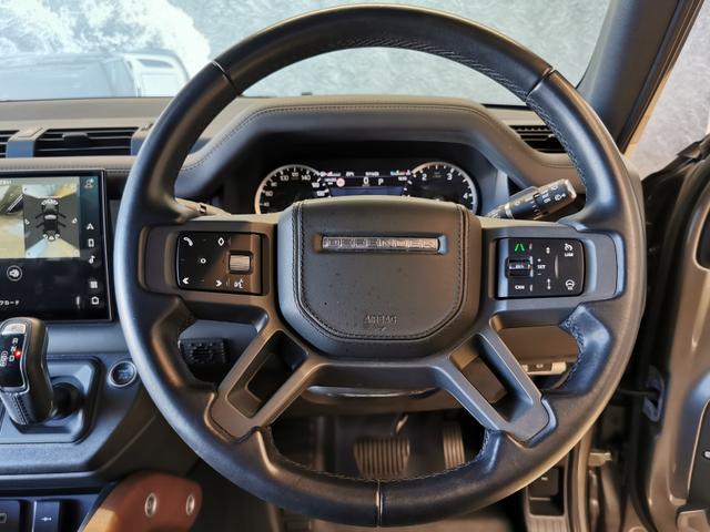 ディフェンダー １１０アーバナイト’２２　ディーゼルターボ　４ＷＤ　禁煙車　７人乗り　２２インチｓｔｙｌｅ５０９８　スライディングパノラミックルーフ（25枚目）