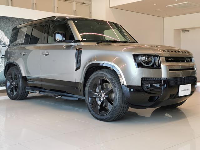 ディフェンダー １１０アーバナイト’２２　ディーゼルターボ　４ＷＤ　禁煙車　７人乗り　２２インチｓｔｙｌｅ５０９８　スライディングパノラミックルーフ（30枚目）