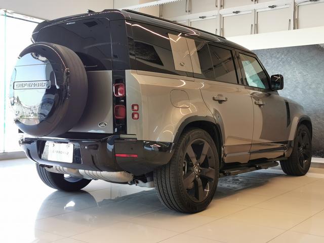 ディフェンダー １１０アーバナイト’２２　ディーゼルターボ　４ＷＤ　禁煙車　７人乗り　２２インチｓｔｙｌｅ５０９８　スライディングパノラミックルーフ（32枚目）