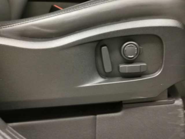 ディフェンダー １１０Ｘ－ダイナミックＨＳＥ　Ｄ３００　ディーゼルターボ　４ＷＤ　禁煙車　７人乗り　エアサスペンション　２２インチＡＷ（6枚目）