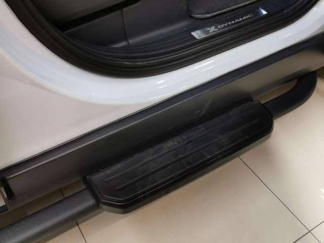 ディフェンダー １１０Ｘ－ダイナミックＨＳＥ　Ｄ３００　ディーゼルターボ　４ＷＤ　禁煙車　７人乗り　エアサスペンション　２２インチＡＷ（7枚目）