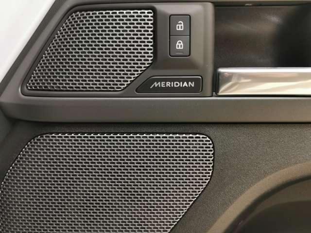 ディフェンダー １１０Ｘ－ダイナミックＨＳＥ　Ｄ３００　ディーゼルターボ　４ＷＤ　禁煙車　７人乗り　エアサスペンション　２２インチＡＷ（8枚目）