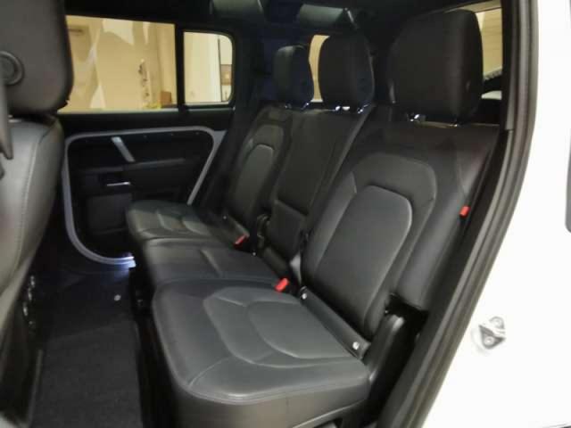 ディフェンダー １１０Ｘ－ダイナミックＨＳＥ　Ｄ３００　ディーゼルターボ　４ＷＤ　禁煙車　７人乗り　エアサスペンション　２２インチＡＷ（21枚目）