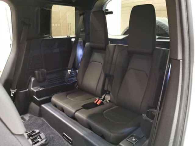 ディフェンダー １１０Ｘ－ダイナミックＨＳＥ　Ｄ３００　ディーゼルターボ　４ＷＤ　禁煙車　７人乗り　エアサスペンション　２２インチＡＷ（22枚目）