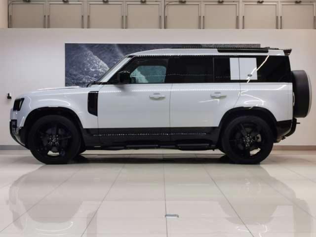 ディフェンダー １１０Ｘ－ダイナミックＨＳＥ　Ｄ３００　ディーゼルターボ　４ＷＤ　禁煙車　７人乗り　エアサスペンション　２２インチＡＷ（28枚目）