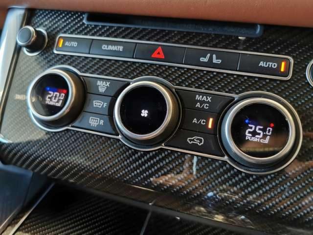 レンジローバースポーツ ＳＶＲ　４ＷＤ　禁煙車　電子制御エアサスペンション　Ｖ８スパーチャージャー（10枚目）