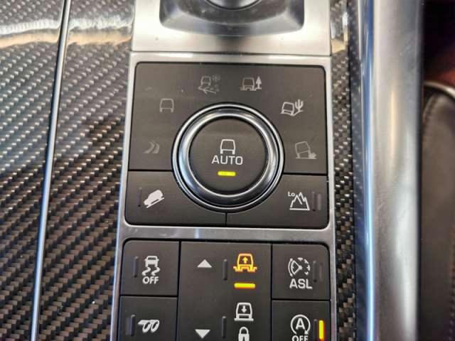 レンジローバースポーツ ＳＶＲ　４ＷＤ　禁煙車　電子制御エアサスペンション　Ｖ８スパーチャージャー（12枚目）