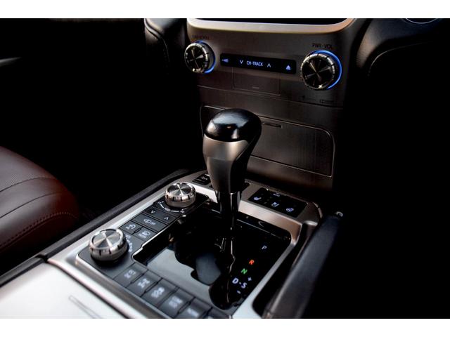 車内はタバコなどの嫌なニオイは一切ございません。納車時には車内消臭、除菌をしてからご納車させていただきます。