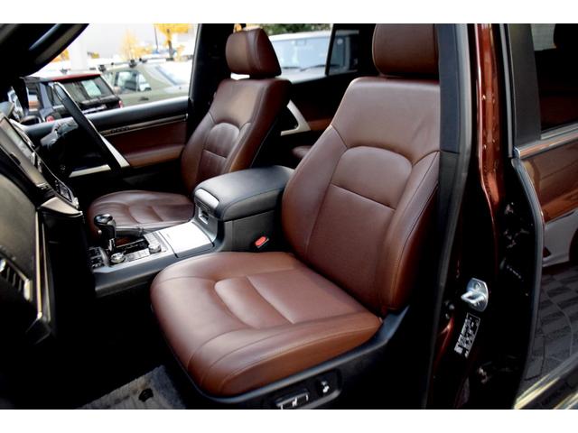 国産から輸入車まで当社提携工場にてしっかりと整備をしてご納車してます。