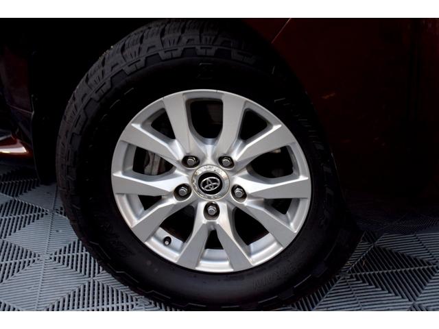 ホイールの状態もとても綺麗です。タイヤの溝もしっかりと残っております。