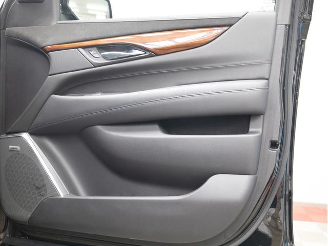キャデラックエスカレード プレミアム　４ＷＤ　サンルーフ　フリップダウンモニター（32枚目）