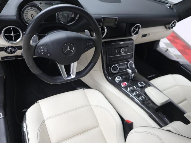 ＳＬＳ ＡＭＧ ベースグレード　ＳＬＳ　ＡＭＧ　禁煙　屋内保管　ＭＥＣデザインエアロ　アルミ　Ｂａｎｇ＆Ｏｌｕｆｓｅｎ　ＢｅｏＳｏｕｎｄ　ＡＭＧサウンドシステム　フルレザー　カーボンインテリア（7枚目）