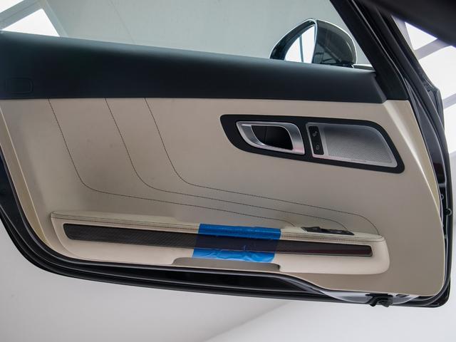 ＳＬＳ ＡＭＧ ベースグレード　ＳＬＳ　ＡＭＧ　禁煙　屋内保管　ＭＥＣデザインエアロ　アルミ　Ｂａｎｇ＆Ｏｌｕｆｓｅｎ　ＢｅｏＳｏｕｎｄ　ＡＭＧサウンドシステム　フルレザー　カーボンインテリア（13枚目）