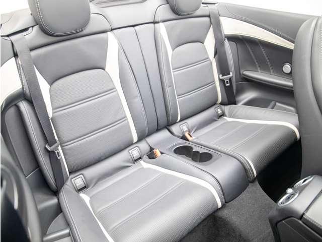 Cクラス C63 Sカブリオレ レーダーセーフティPKG エアバランスPKG Burmesterサウンド LEDインテリジェントライトシステム ブラックナッパレザーシート DINAMICAコンビハンドル シートヒーター ドラレコ E(60枚目)