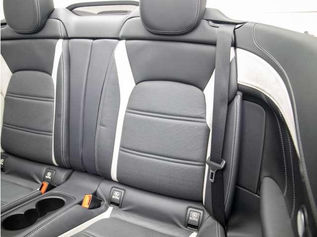 Cクラス C63 Sカブリオレ レーダーセーフティPKG エアバランスPKG Burmesterサウンド LEDインテリジェントライトシステム ブラックナッパレザーシート DINAMICAコンビハンドル シートヒーター ドラレコ E(67枚目)