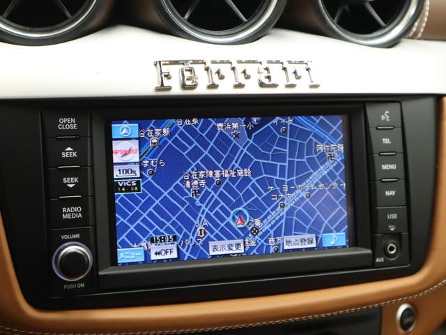 ＦＦ Ｆ１　ＤＣＴ　４ＷＤ　Ｖ１２　可変ブリリアントマフラー純正有　タンカラー革シート　パワーシート　ナビ　バックカメラ　パークセンサー　カーボンセラミックブレーキ　２０インチ鍛造ホイール　プロテクションフィルム（16枚目）