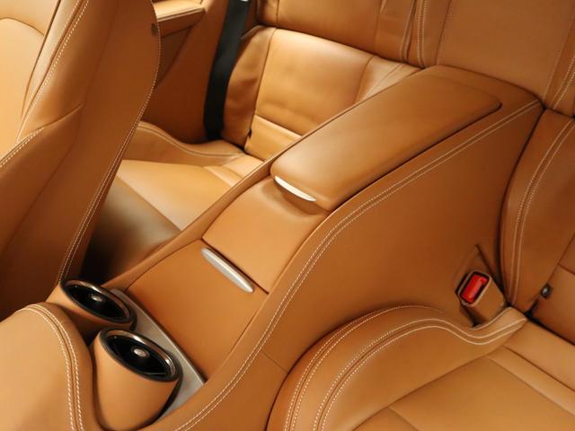 ＦＦ Ｆ１　ＤＣＴ　４ＷＤ　Ｖ１２　可変ブリリアントマフラー純正有　タンカラー革シート　パワーシート　ナビ　バックカメラ　パークセンサー　カーボンセラミックブレーキ　２０インチ鍛造ホイール　プロテクションフィルム（24枚目）