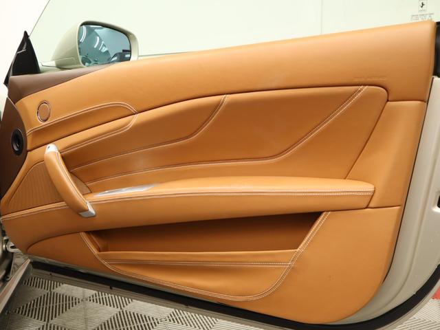 ＦＦ Ｆ１　ＤＣＴ　４ＷＤ　Ｖ１２　可変ブリリアントマフラー純正有　タンカラー革シート　パワーシート　ナビ　バックカメラ　パークセンサー　カーボンセラミックブレーキ　２０インチ鍛造ホイール　プロテクションフィルム（25枚目）