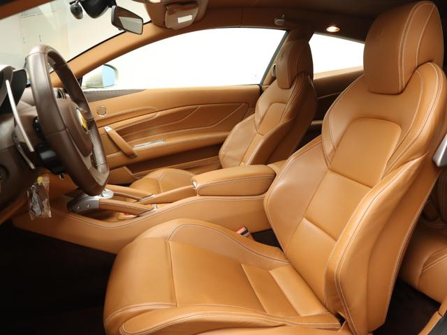 ＦＦ Ｆ１　ＤＣＴ　４ＷＤ　Ｖ１２　可変ブリリアントマフラー純正有　タンカラー革シート　パワーシート　ナビ　バックカメラ　パークセンサー　カーボンセラミックブレーキ　２０インチ鍛造ホイール　プロテクションフィルム（27枚目）