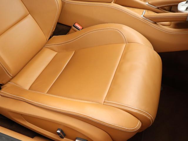 ＦＦ Ｆ１　ＤＣＴ　４ＷＤ　Ｖ１２　可変ブリリアントマフラー純正有　タンカラー革シート　パワーシート　ナビ　バックカメラ　パークセンサー　カーボンセラミックブレーキ　２０インチ鍛造ホイール　プロテクションフィルム（32枚目）