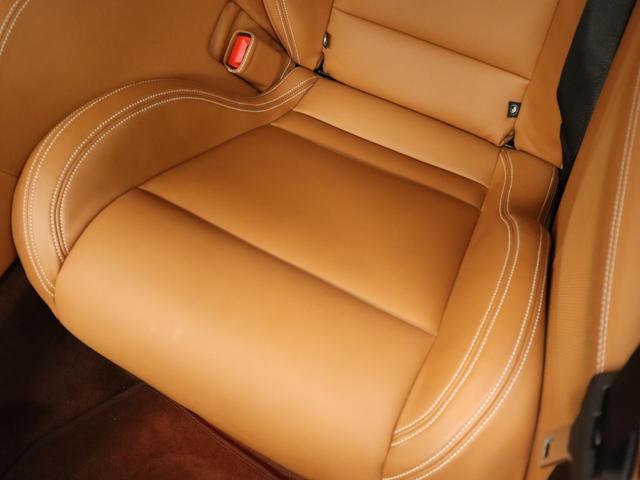 ＦＦ Ｆ１　ＤＣＴ　４ＷＤ　Ｖ１２　可変ブリリアントマフラー純正有　タンカラー革シート　パワーシート　ナビ　バックカメラ　パークセンサー　カーボンセラミックブレーキ　２０インチ鍛造ホイール　プロテクションフィルム（36枚目）