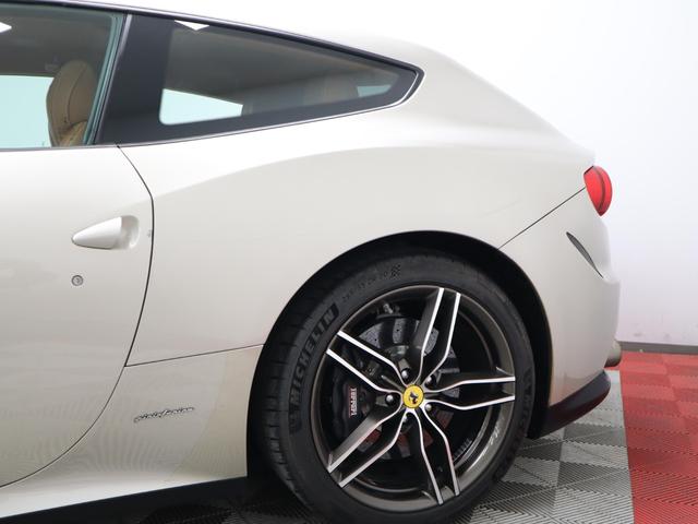 ＦＦ Ｆ１　ＤＣＴ　４ＷＤ　Ｖ１２　可変ブリリアントマフラー純正有　タンカラー革シート　パワーシート　ナビ　バックカメラ　パークセンサー　カーボンセラミックブレーキ　２０インチ鍛造ホイール　プロテクションフィルム（48枚目）