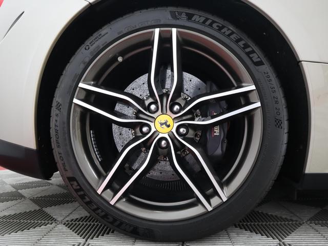 ＦＦ Ｆ１　ＤＣＴ　４ＷＤ　Ｖ１２　可変ブリリアントマフラー純正有　タンカラー革シート　パワーシート　ナビ　バックカメラ　パークセンサー　カーボンセラミックブレーキ　２０インチ鍛造ホイール　プロテクションフィルム（55枚目）